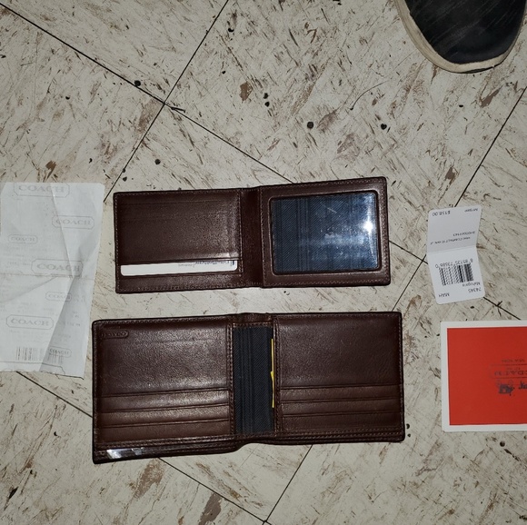 Coach 3 in 1 wallet - Picture 2 of 2